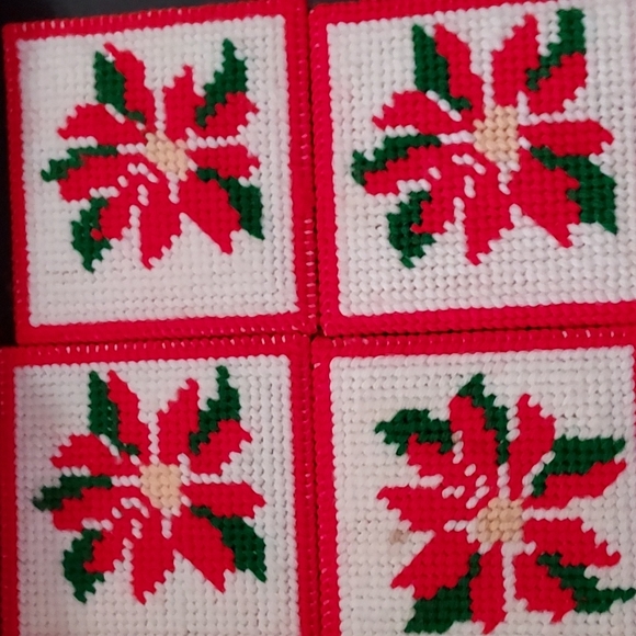 Set of D'ADANT Holly Candsticks EC never lighted & Set of 4  Coasters in a box. - Picture 8 of 11